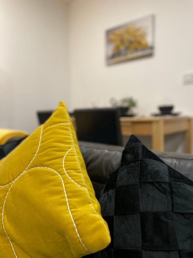 Luxurious 2 Bed Apartment In Heart Of Burnley With Private Parking Eksteriør billede