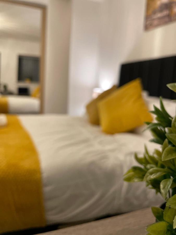 Luxurious 2 Bed Apartment In Heart Of Burnley With Private Parking Eksteriør billede