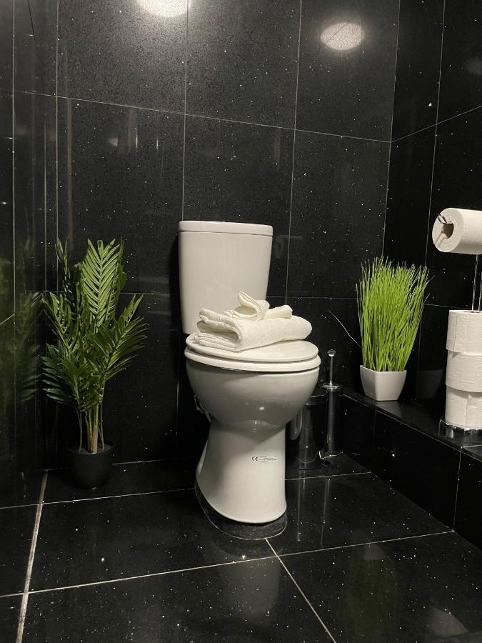 Luxurious 2 Bed Apartment In Heart Of Burnley With Private Parking Eksteriør billede