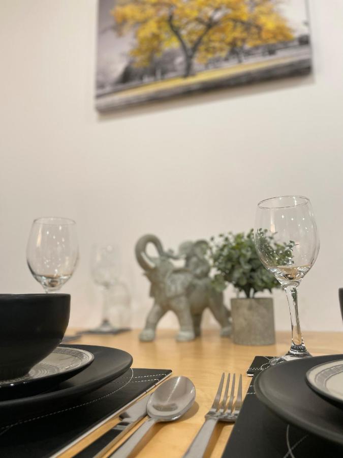 Luxurious 2 Bed Apartment In Heart Of Burnley With Private Parking Eksteriør billede
